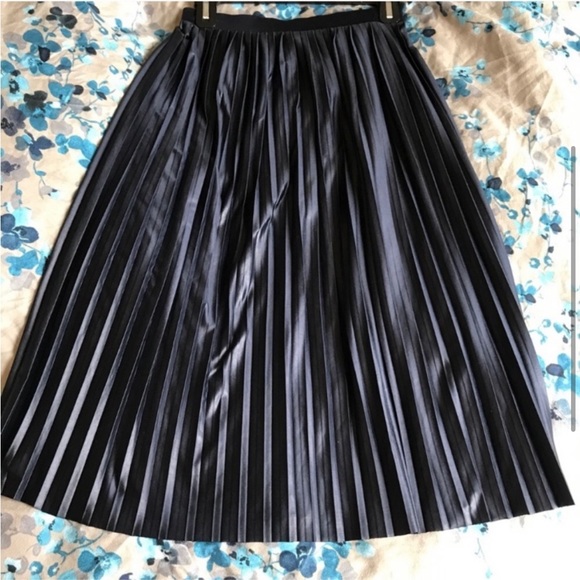 Topshop Pleated Midi Skirt - Picture 3 of 3